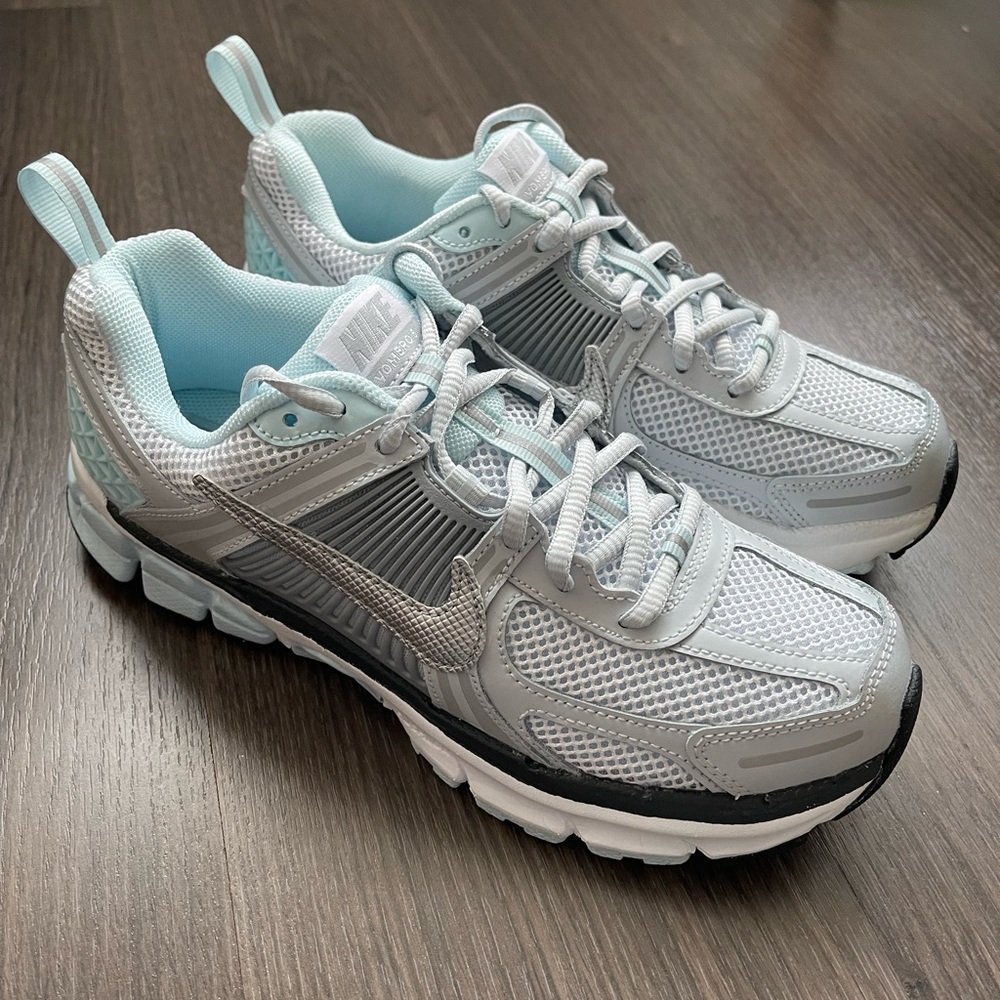 NWOB NIKE ZOOM VOMERO 5 GS PURE PLATINUM / GLACIER BLUE